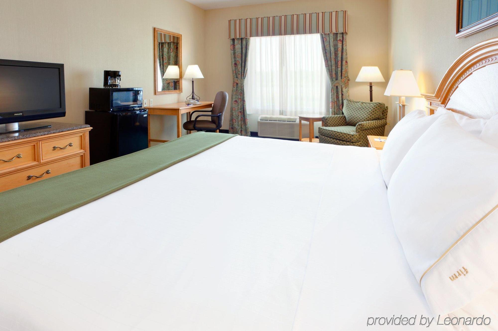 Holiday Inn Express Hotel & Suites Watertown - Thousand Islands, An Ihg Hotel Δωμάτιο φωτογραφία